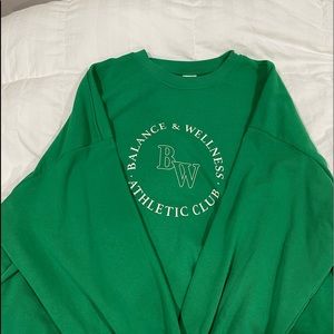H&M ATHLETIC CLUB BEING AND WELLNESS CREWNECK IN GREEN.